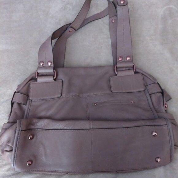 B MAKOWSKY Taupe Soft Leather Handbag Purse Shoulder Bag Large Rosegold Accents - Picture 7 of 11